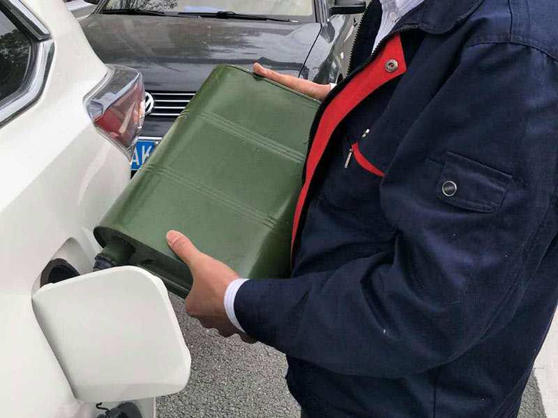紧急送油救援 